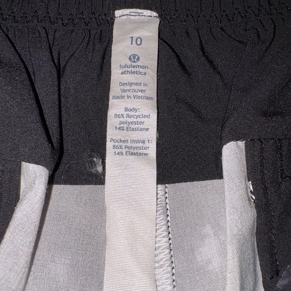 Lululemon | Spring Break Away Short II | Size 10 - Picture 6 of 8
